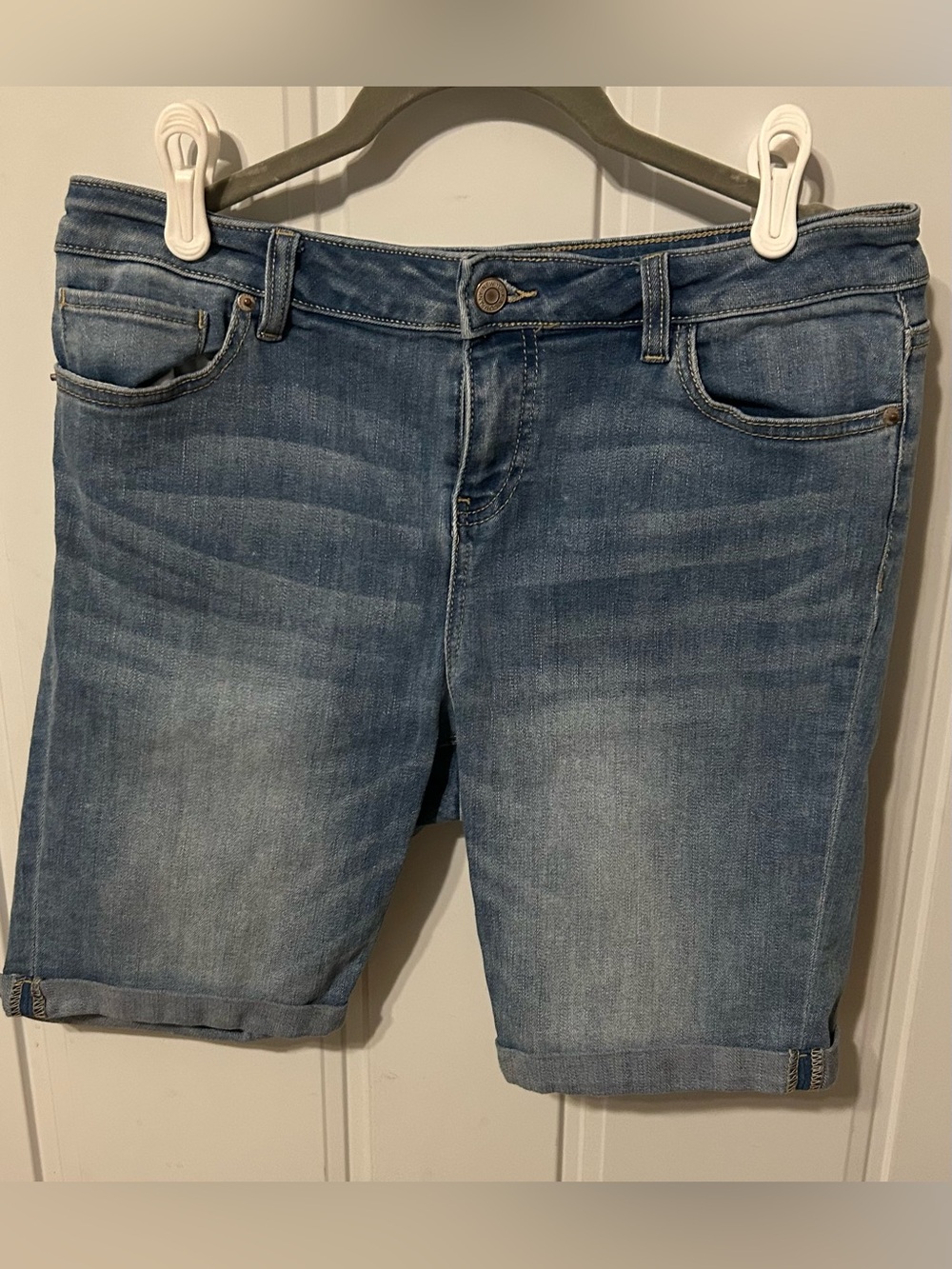 Woman’s Old Navy Jean shorts  Size 10